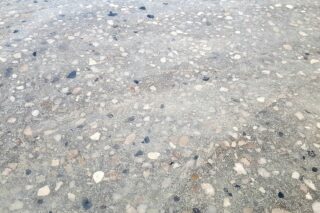Nivelační nátěr na beton