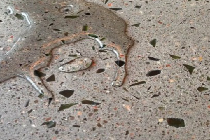 Zpevňovací nátěr na beton